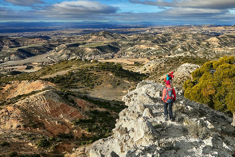 Randonneurs dans la Bardena Negra - Navarre - Espagne