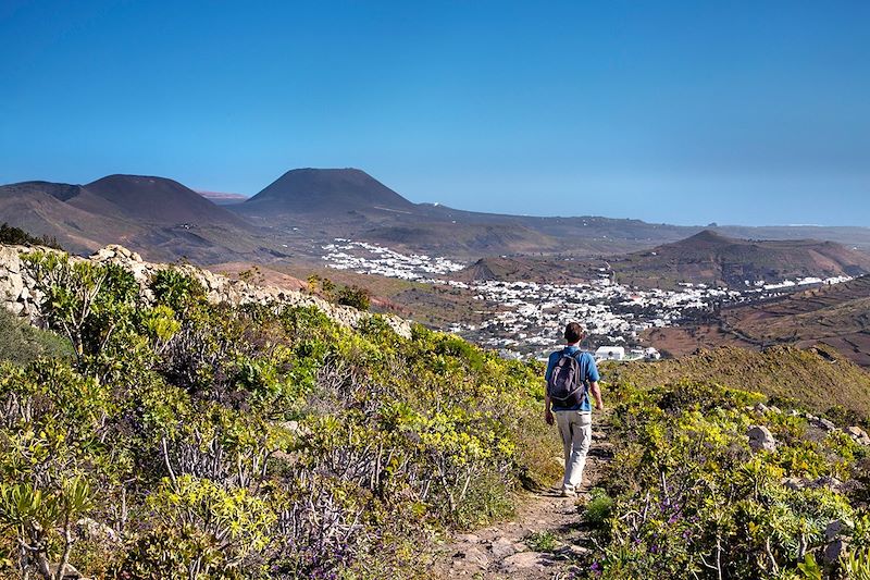 Randonneur près du village de Haria - Lanzarote - Îles Canaries - Espagne