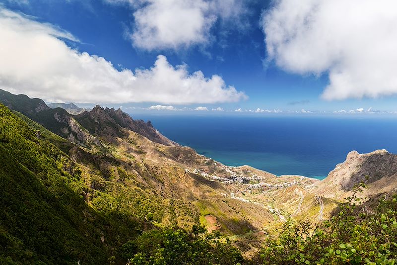 Une itinérance engagée à la découverte des hauteurs de l'île. Délices panoramiques. Soleil en bas, fraîcheur en haut !