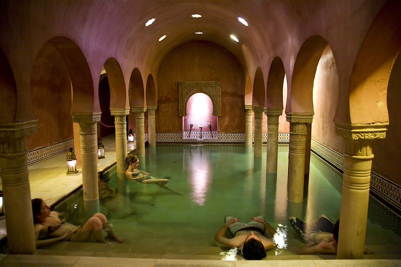 Retraite bien-être en Andalousie, de Séville à Grenade entre visites, découvertes, yoga et détente aux bains Arabes. 