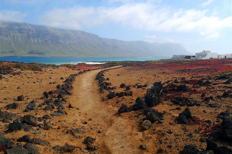 Falaises de Famara vues de l'île de La Graciosa - Lanzarote - Espagne