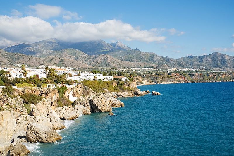 Vue depuis la Plaza Balcón de Europa - Nerja - Espagne