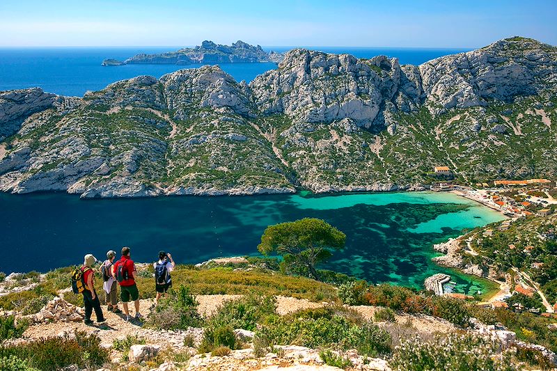Groupe de randonneurs - Calanque de Sormiou - France
