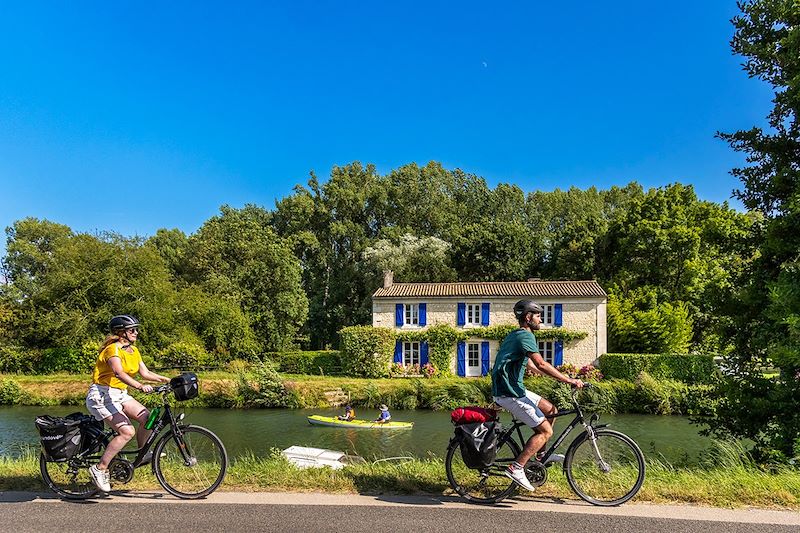 Au bord de la Sèvre Niortaise - Coulon - Marais Poitevin - France