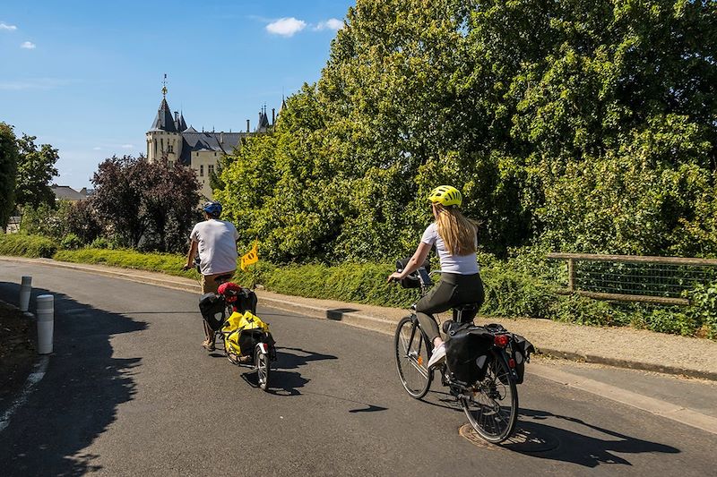 Cyclistes à Saumur - Pays de la Loire - France