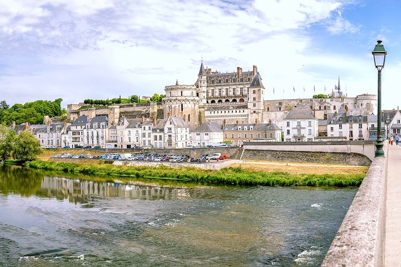 Les châteaux de la Loire en vélo électrique, de Chambord à Chenonceau en passant par Beauregard et les vignobles de Vouvray.