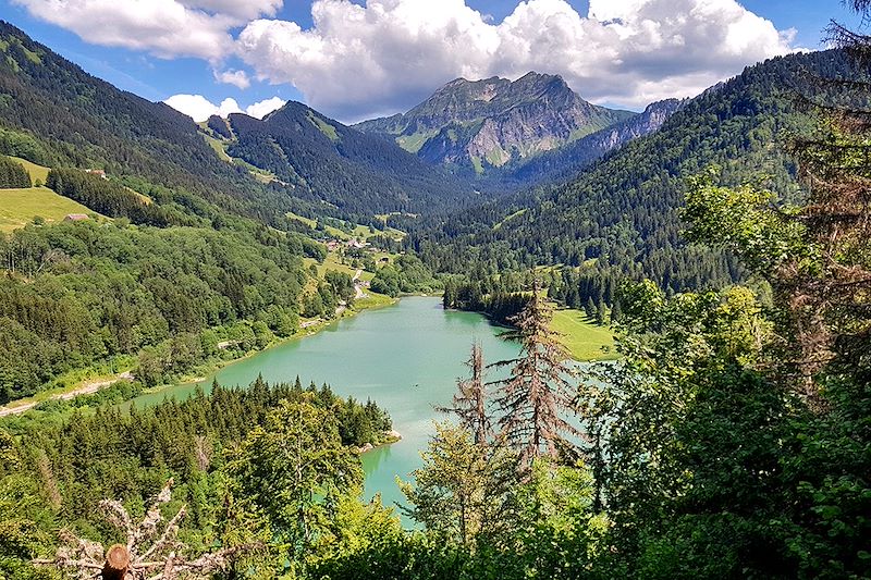 Lac de Vallon dans le massif du Chablais - Haute-Savoie - France