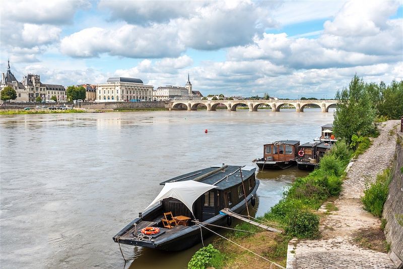 Péniches sur la Loire à Saumur - Maine-et-Loire - France