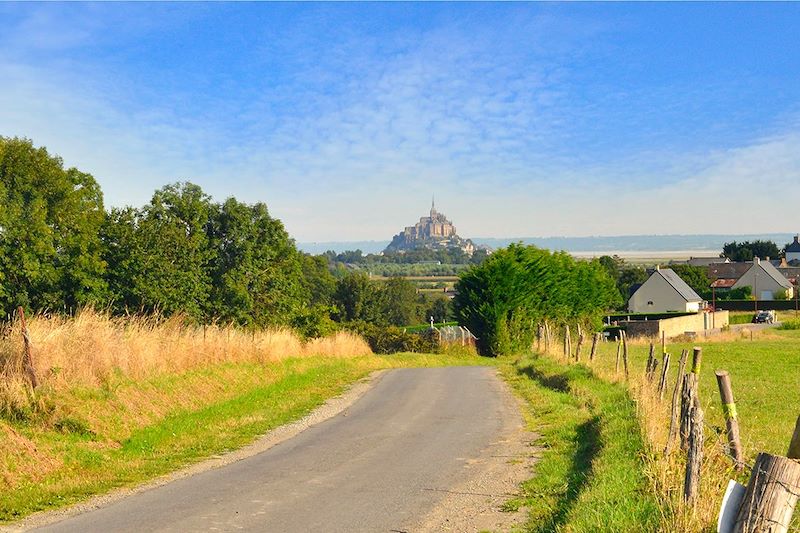 Chemin vers le Mont Saint-Michel - Pontorson - Normandie - France