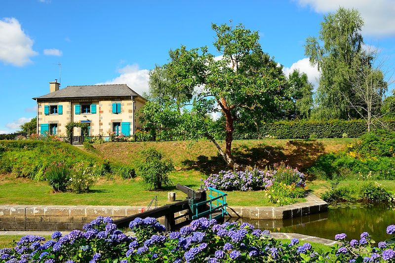 Ecluse à Hédé-Bazouges sur le canal d’Ille-et-Rance - Bretagne - France