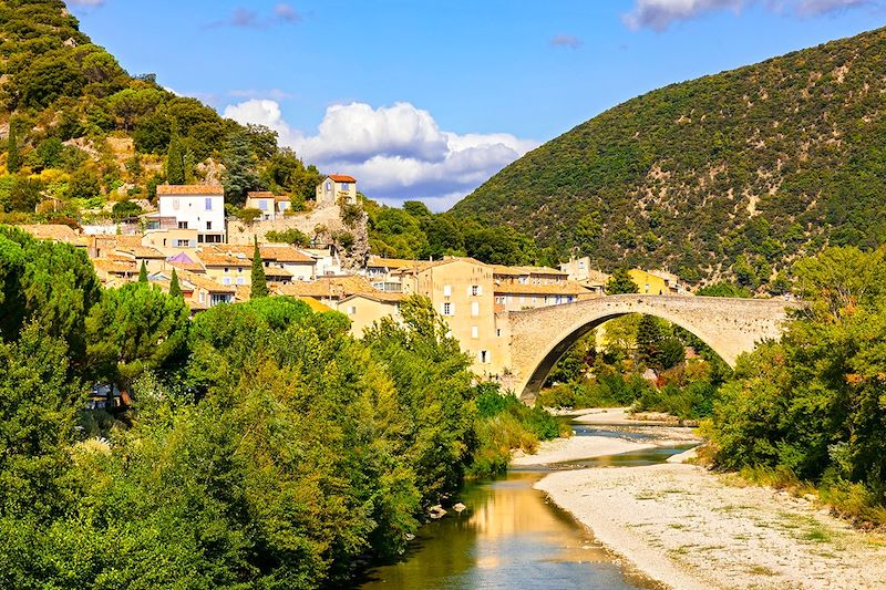 Nyons et son pont - Drôme - Auvergne-Rhône-Alpes - France
