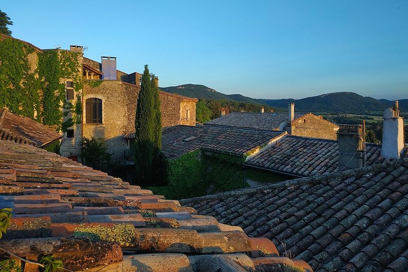 Toits du village de Châteauneuf de Mazenc - Drôme - France