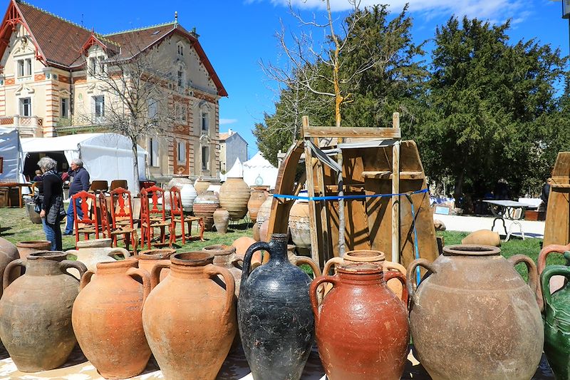 Brocante à L'Isle sur la Sorgue - Vaucluse - France