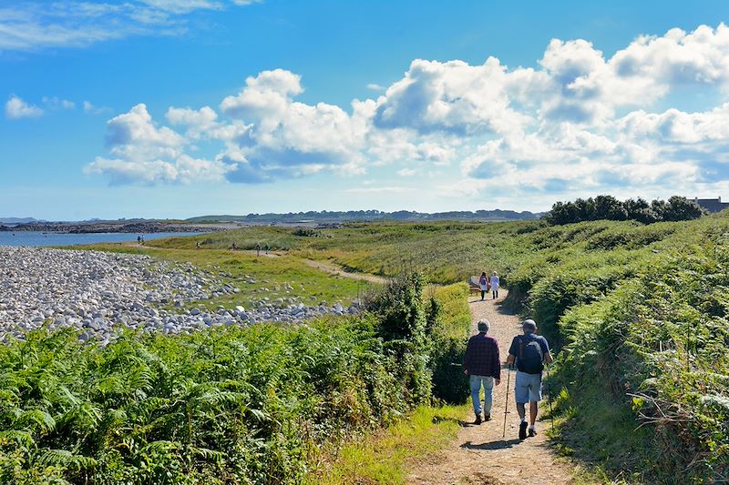 Randonneurs sur l'Île Grande - Bretagne - France