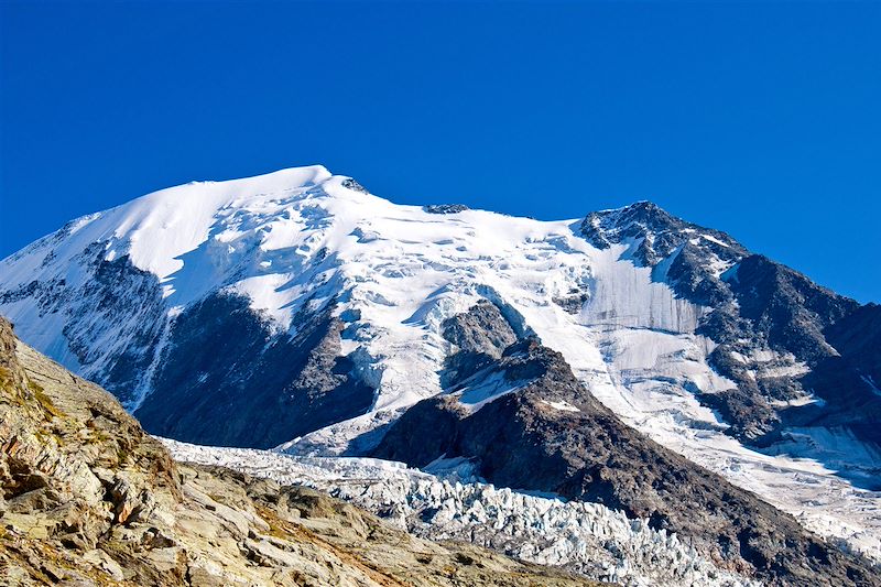 Grand panorama du Mont-Blanc