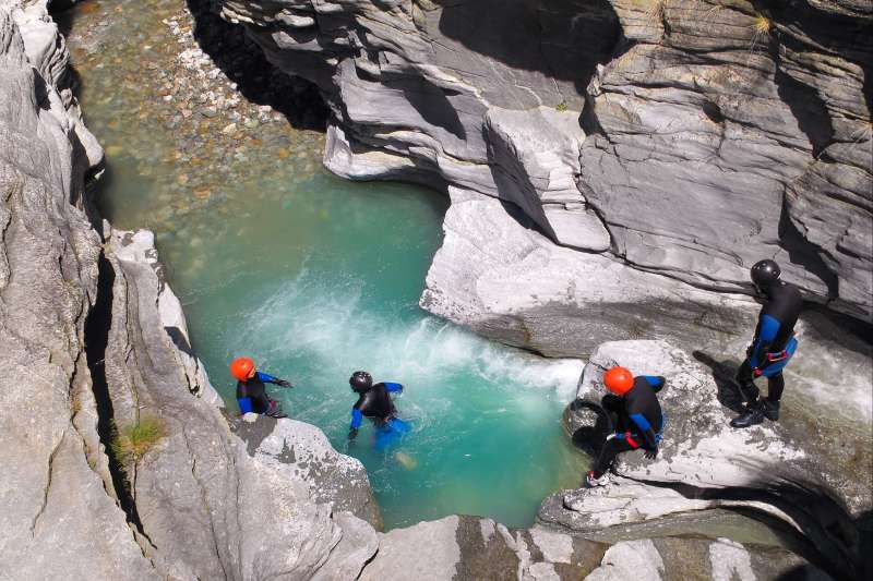 Séjour multi-activités (randonnée, canyoning, rafting, parcours aventure) semi-itinérant pour toute la famille dans les Alpes