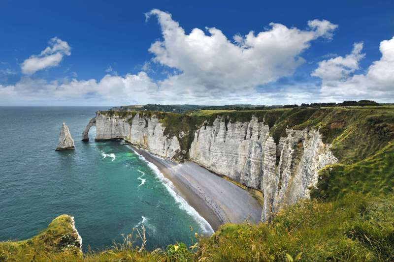 Un superbe GR longeant le littoral, des villages de caractère et l’arche de craie d’Etretat. Le meilleur de la Normandie.