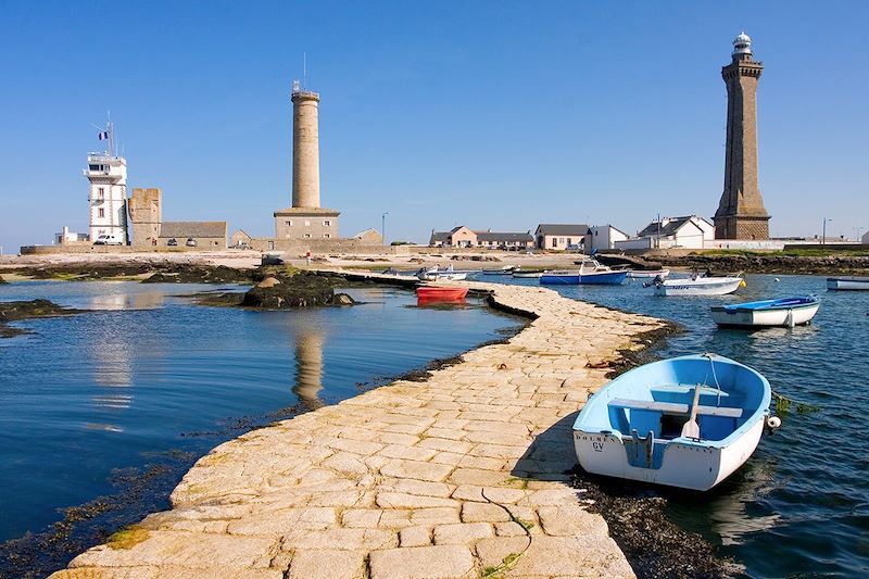 Chemin vers l'ancien phare de Penmarc'h et le phare d'Eckmühl - France