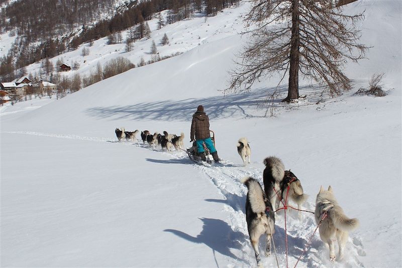 Multiactivité neige famille dans le Queyras