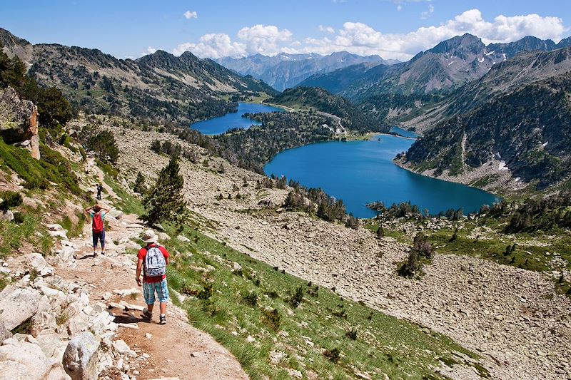 Randonnée en famille dans la réserve naturelle de Néouvielle - Hautes-Pyrénées - France