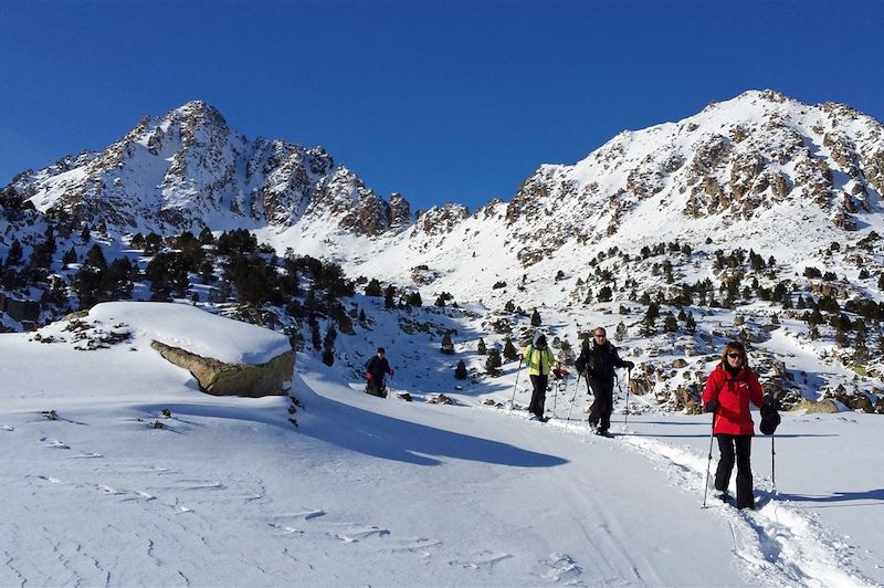 Randonnée en raquettes dans les Pyrénées Centrales - France