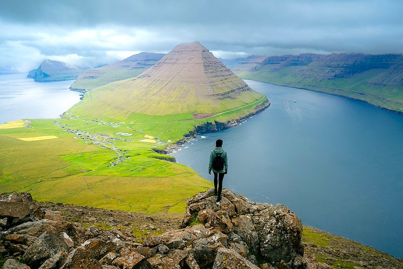 Randonnées toniques et rafraichissantes vers les sommets des Féroé avec de splendides panoramas à la clé.