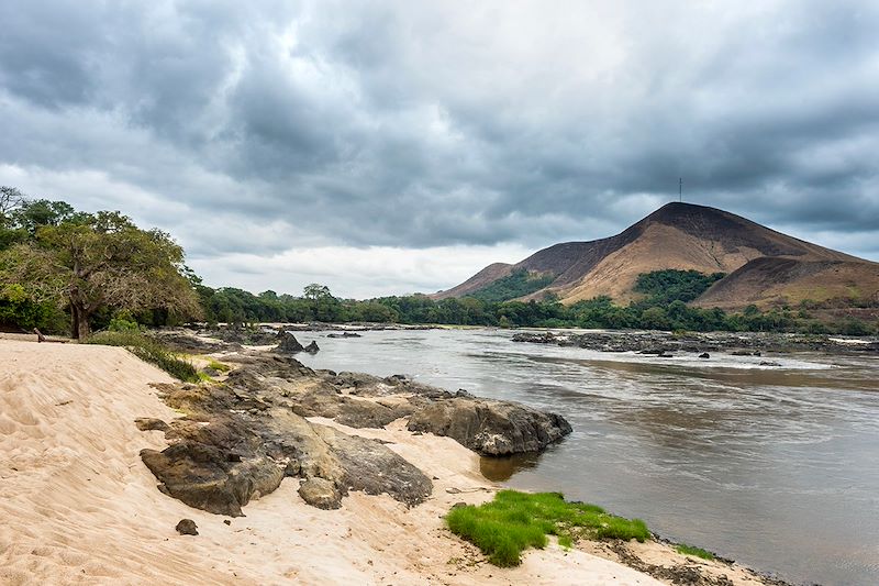 Parc national de la Lopé avec le Mont Brazza en arrière-plan - Gabon
