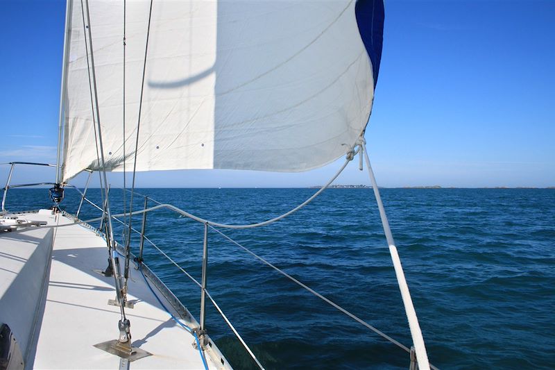 Traversée à la voile entre Granville et Jersey - Îles Anglo-Normandes