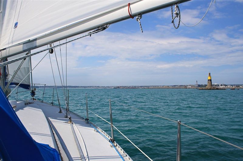 Traversée à la voile entre Granville et Jersey - Îles Anglo-Normandes