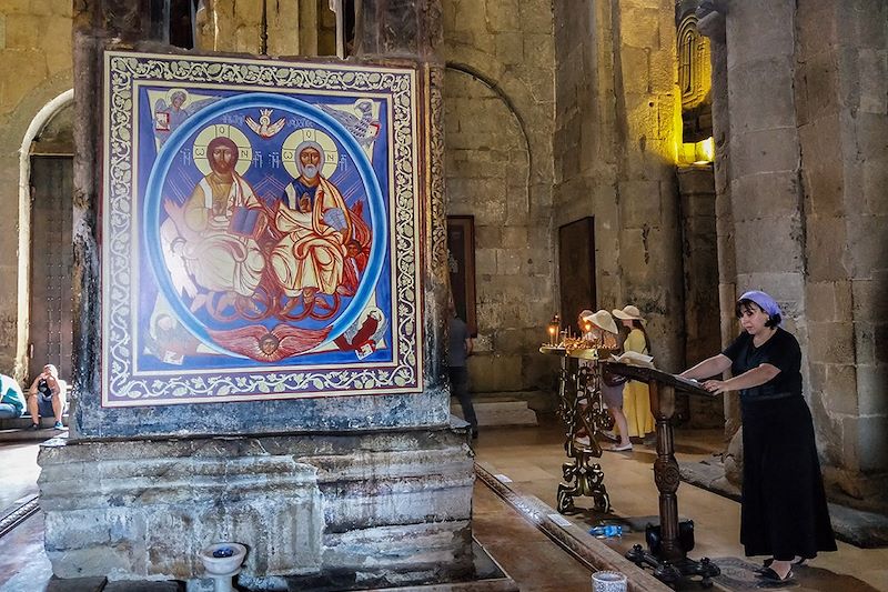 À l'intérieur de la cathédrale Svétitskhovéli - Mtskheta - Géorgie