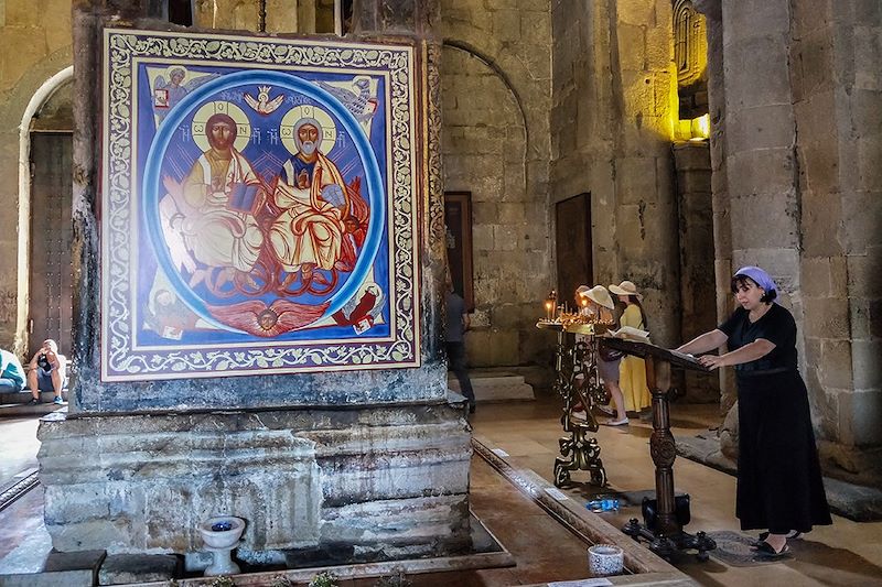 À l'intérieur de la cathédrale Svétitskhovéli - Mtskheta - Géorgie