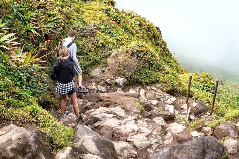 Randonnée en famille sur le volcan de La Soufrière - Guadeloupe