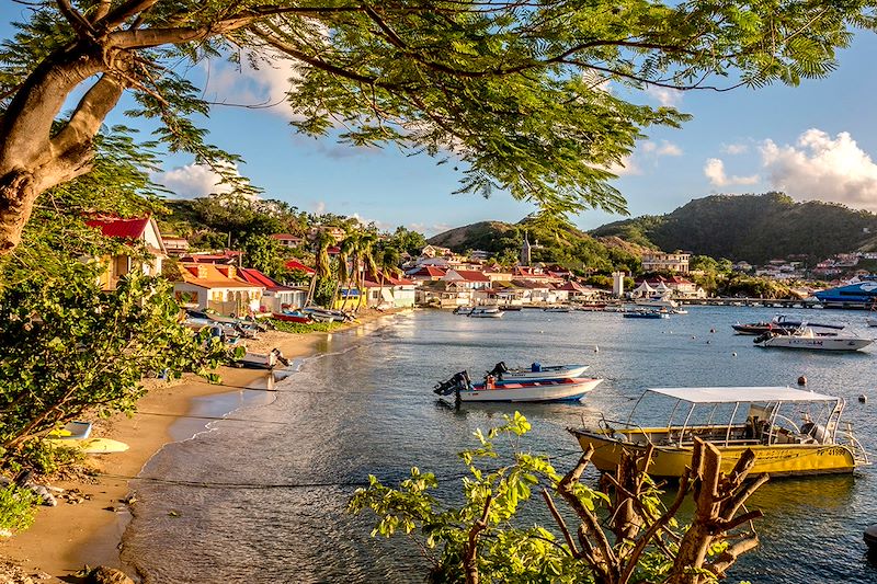 Circuit Guadeloupe & Les Saintes : roadtrip entre volcan actif, plages secrètes et découverte des Saintes en scooter électrique ! 