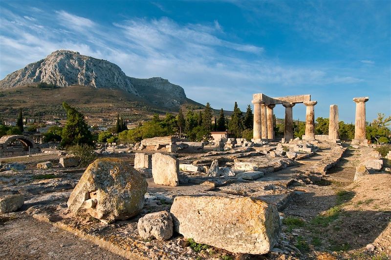 Balade et découverte du meilleur de la Grèce antique d'Athènes au Péloponnèse.