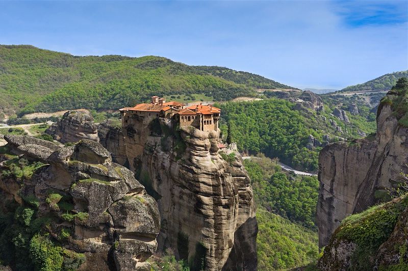 Plongeon au cœur de la mythologie grecque au son des cloches des monastères des Météores
