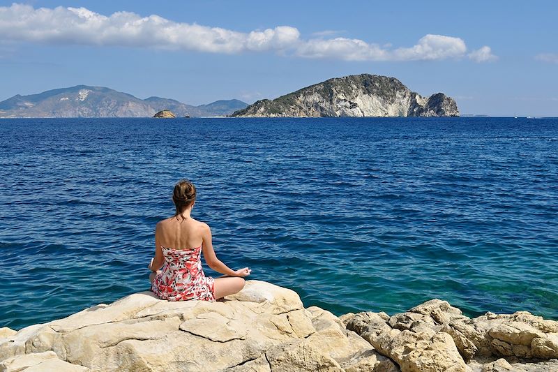 Yoga et voile active dans les Cyclades