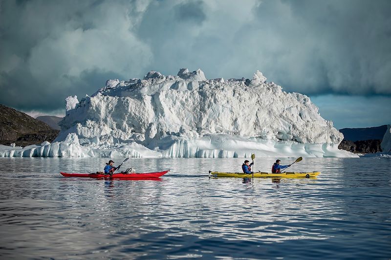 Kayakistes dans la baie de Disko - Groenland