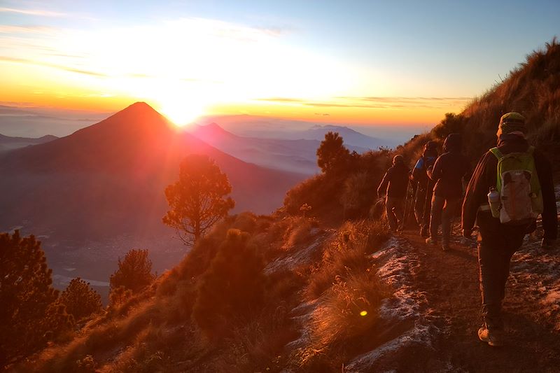 Randonnée sur le volcan Acatenango (vue sur le volcan Agua) - Guatemala