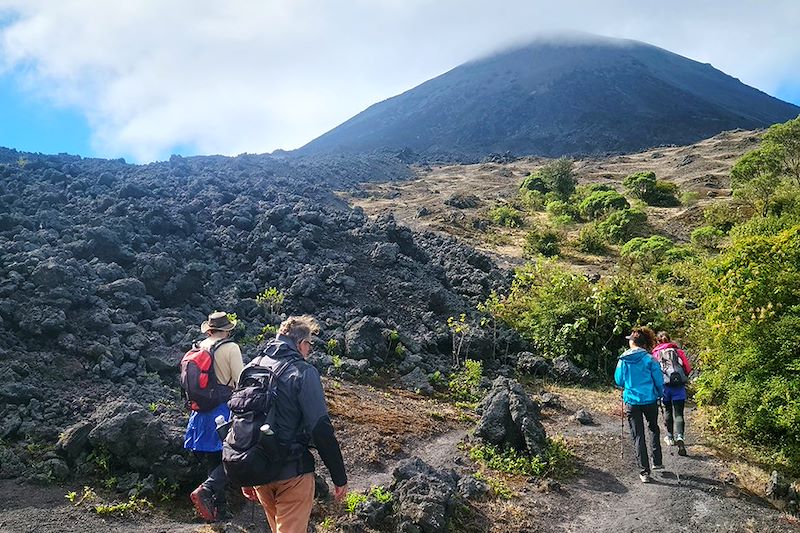 Randonnée sur les flancs du volcan Pacaya - Guatemala