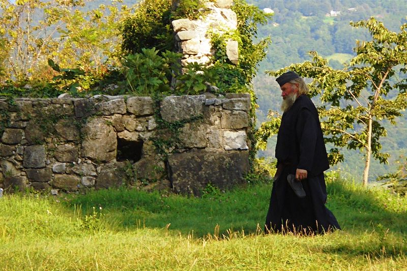 Moine au monastère de Ghelati - Géorgie