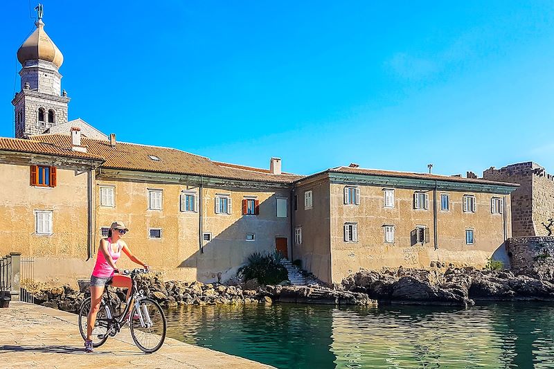 Cycliste à Krk - Île de Krk - Croatie