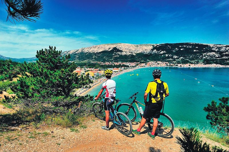 Cyclistes sur l'île de Krk - Croatie