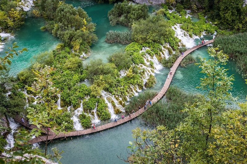 Une approche entre mer et lacs, montagne et canyons des plus beaux parcs nationaux de la partie centrale de la Croatie !