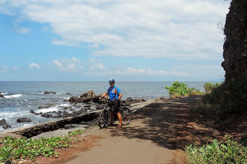 En vélo à Maumere - Indonésie