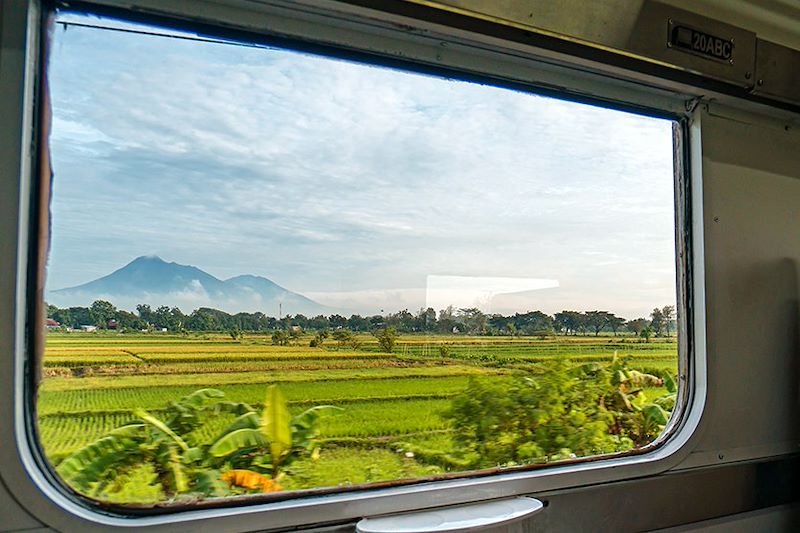 Train en Indonésie
