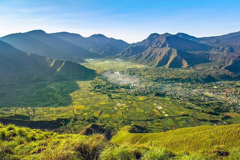 Voyage avec chauffeur, ascension du Mont Rinjiani, plages merveilleuses des îles Gili