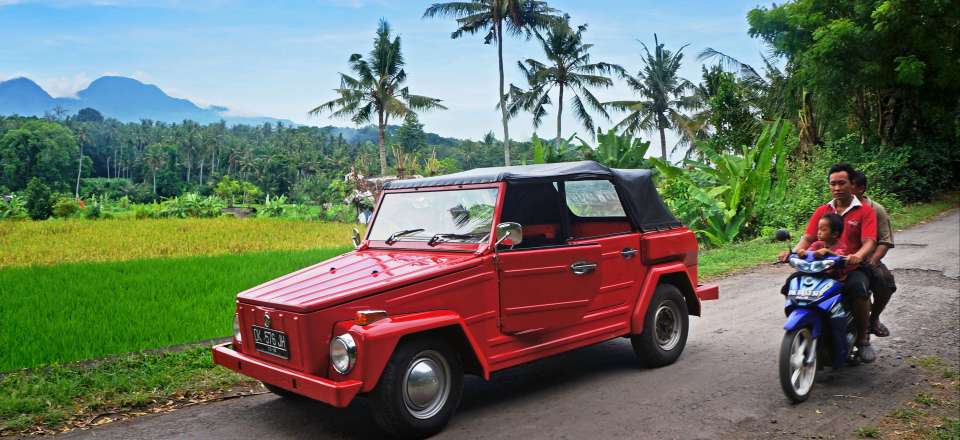 Voyage unique à 2 roues ou en voiture décapotable à Bali avec un gps pour une découverte de Bali hors des sentiers battus.