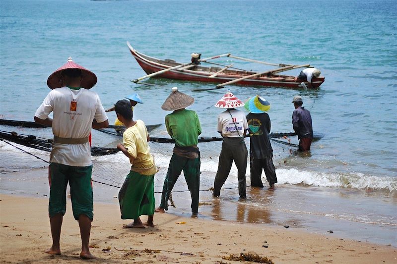 Pêcheurs au filet - Bali - Indonésie