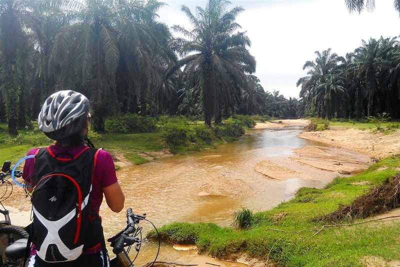 à VTT dans la région du lac Toba - Sumatra - Indonésie