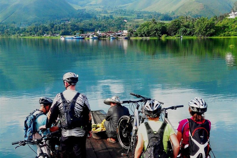 à VTT dans la région du lac Toba - Sumatra - Indonésie